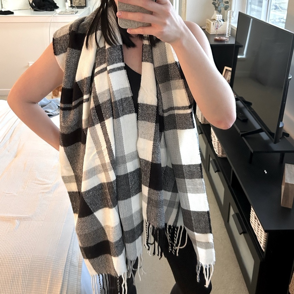 NWOT Reitmans Scarf - Picture 2 of 4